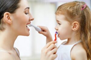 How-to-brush-toddlers-teeth